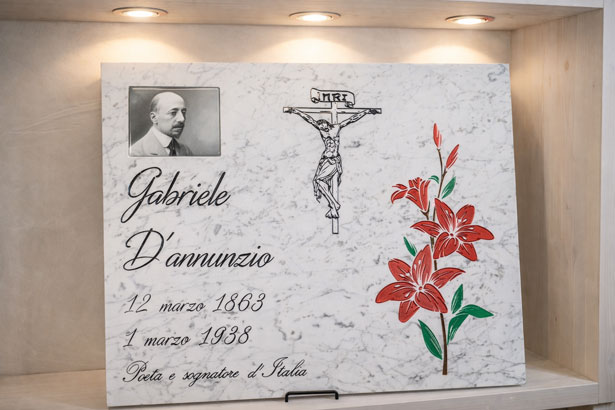 Tentori Marmista-Arte-Funeraria-Provincia-Di-Lecco (2)
